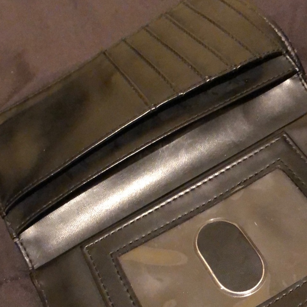 Guess Wallet - Picture 8 of 14